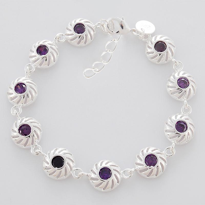 

A women s infinite love bracelet, 925 sterling silver plated with transparent zircon, suitable for a woman s wedding.