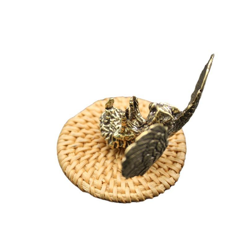 Brass owl spread its wings creative desktop tea pet small ornament retro personalized small copper bronze carving spread its wings to catch snakes