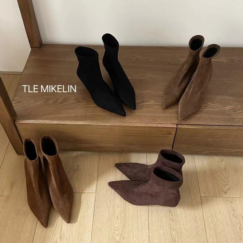 

2025 autumn and winter new fashion versatile Korean version of fashion square head high-heeled short boots suede stiletto Martin women s boots 39