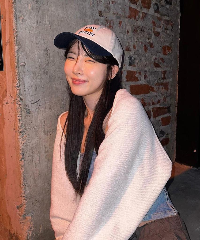 Kibheoseulling 24/7 Ivory & Navy Two-Tone Ball Cap