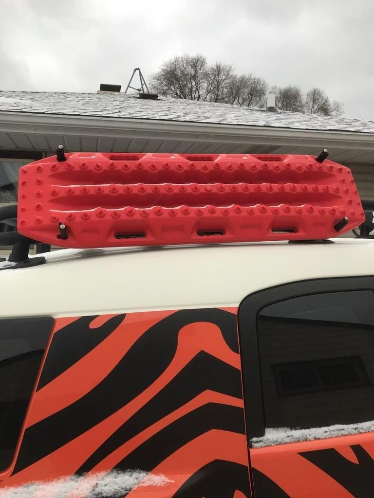 Lockable Anti-Theft Pin Set for MaxTrax MKII Recovery Boards
