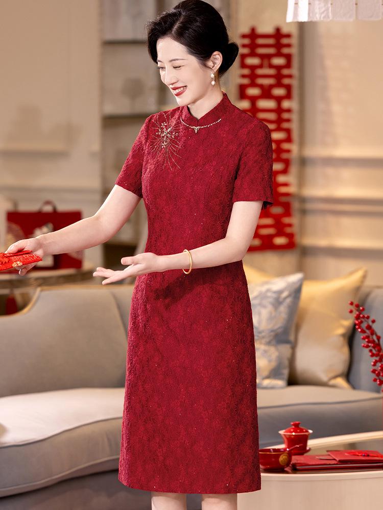 2025 Spring Red Lace Qipao: Young Plus Size Three-Quarter Sleeve A-Line Dress for Mothers at Wedding Banquets