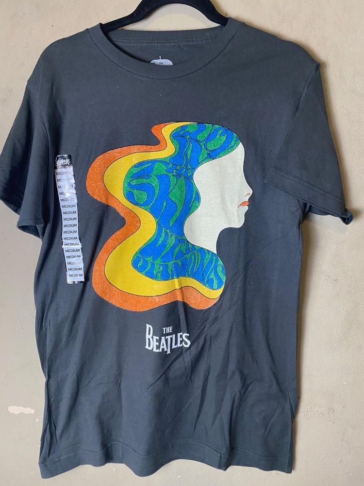 THE BEATLES Woman Portrait Spencer s graphic Tee SZ M-NWT Unisex T-Shirt XXXXL