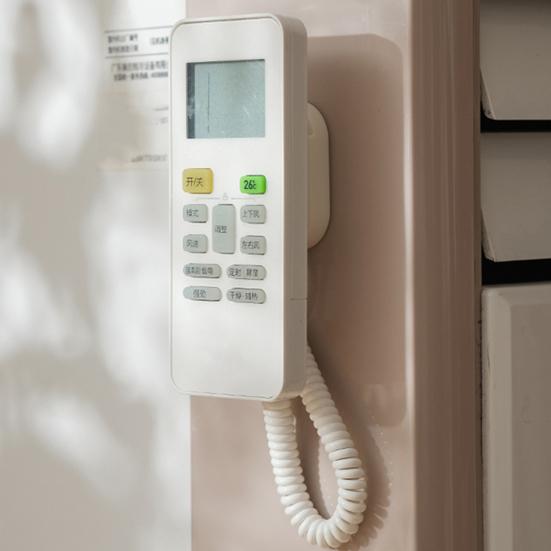 Magnetický držák na dálkové ovládání s pružnou šňůrou Snadná instalace Nástěnný Organizér na dálkové ovládání proti ztrátě