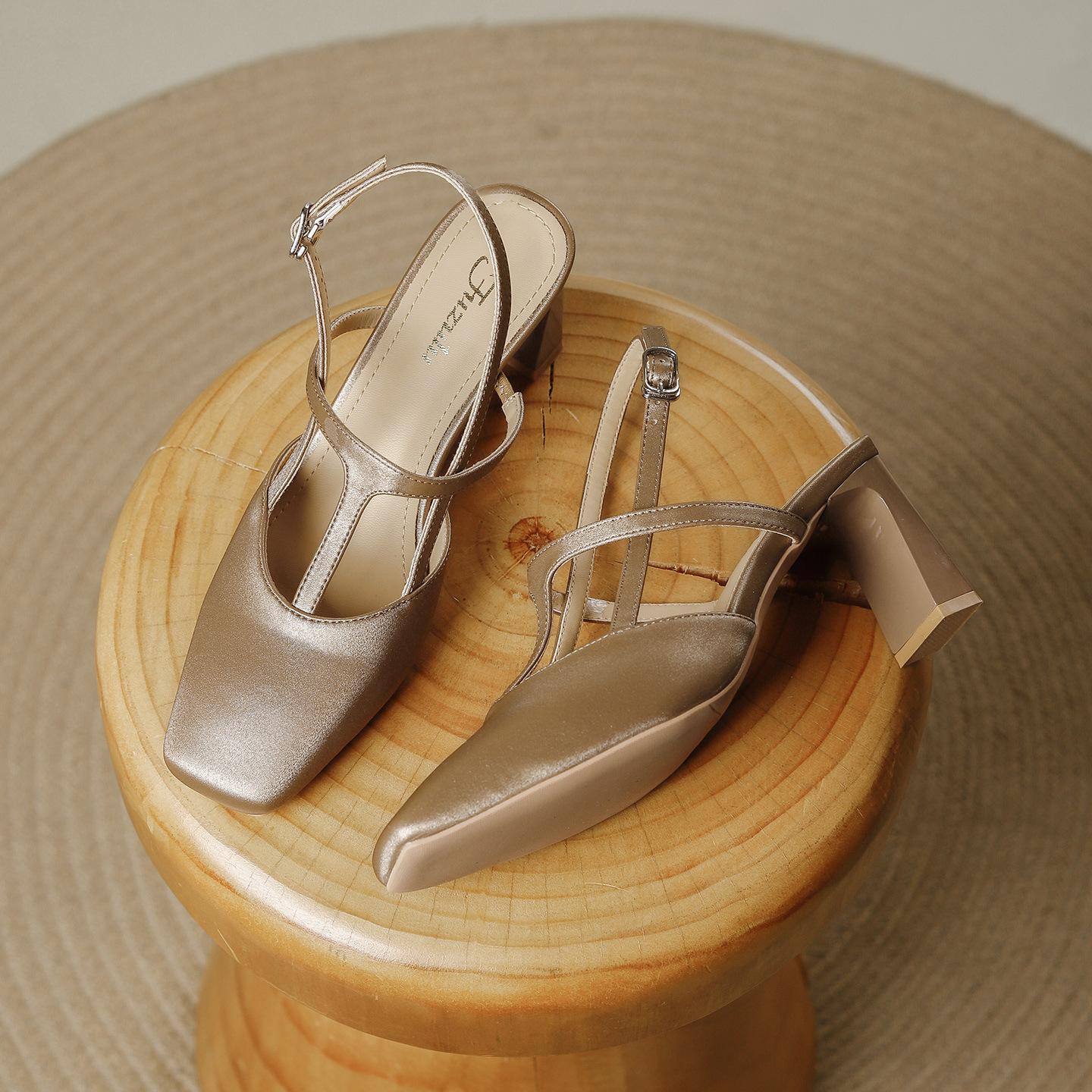 

Ретро туфли Мэри Джейн на высоком каблуке с квадратным носком женские 2025 лето новые толстый каблук Т-образный ремешок полый темперамент универсальные туфли с закрытым носком сандалии 40 темно-коричневого