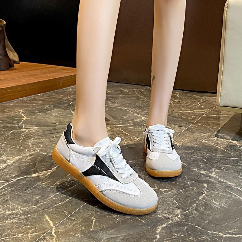 Retro Single Shoes Women's Autumn New Versatile Women's Light and Non-slip Large Size Sneakers Little White Shoes