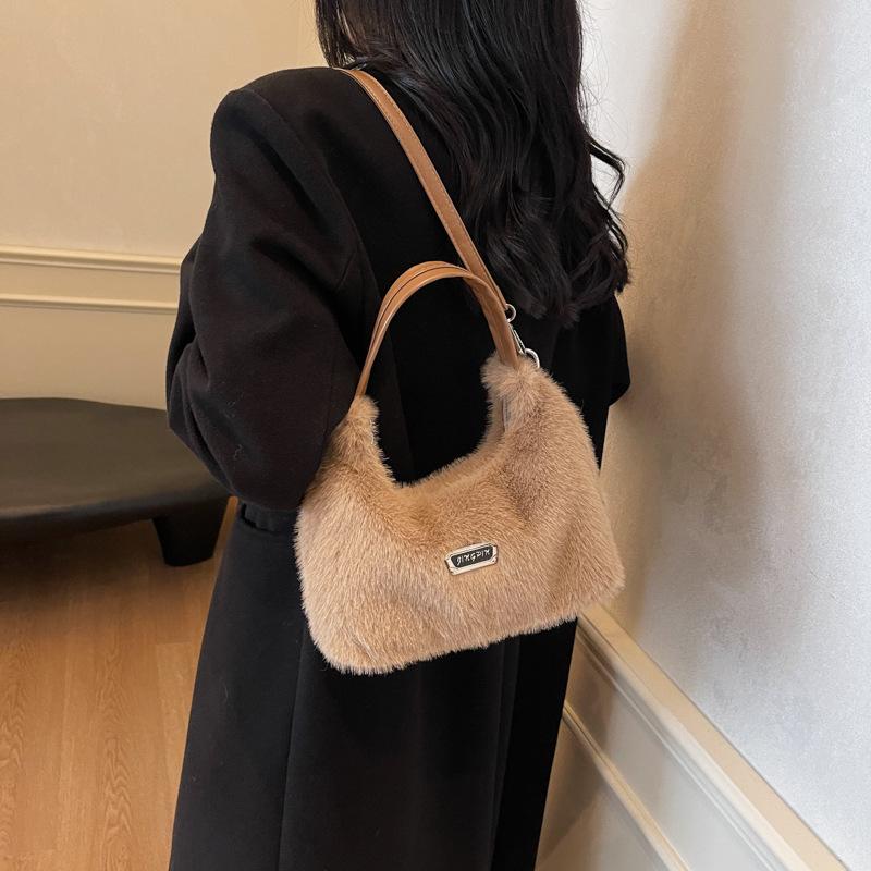 Autumn and Winter Plush Small Bag New Soft Niche Bag Portable Commuter Versatile Wool Bag Messenger Bag Female
