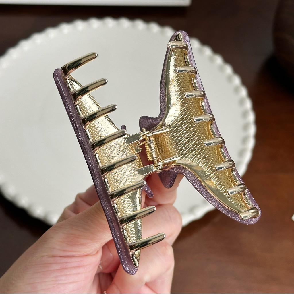 Sophisticated Acrylic Hair Claw Clip Featuring Unique Line Design For Fashionable Women