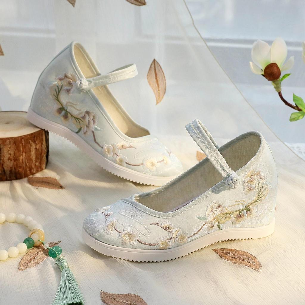 [Jade Butterfly] 2024 Embroidered Women's Round Toe Hanfu High Heels - Old Beijing Style with Inner Heightening and Thick Sole.
