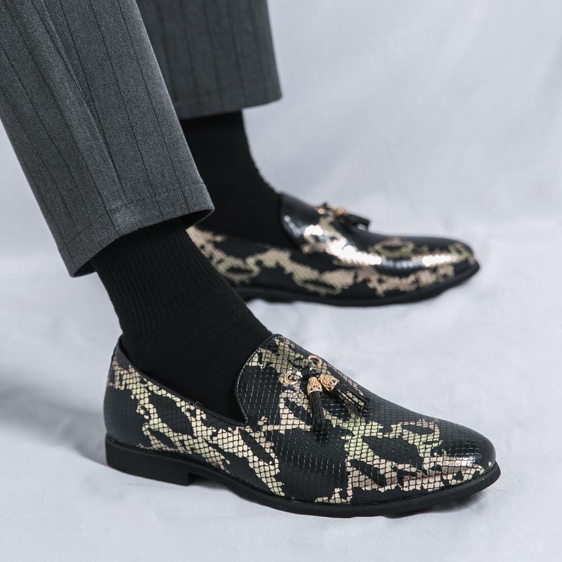 Duży rozmiar biznesowe skórzane buty na stopy męskie wiosenne i jesienne lekkie mokasyny z frędzlami męskie buty lazy jeden pedał męskie buty