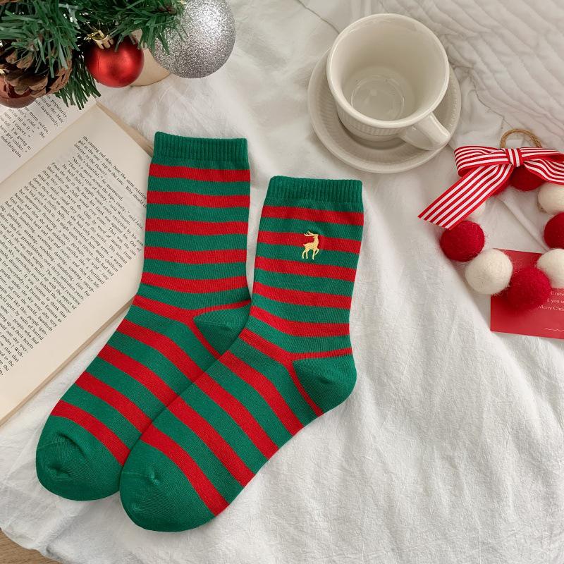 25 år Røde julestrømper: Gaveeske med herre- og damevintermidleggsokker - Trendy pargave