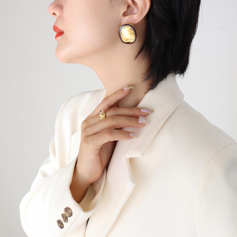 French Retro Oval Earrings: 18K Gold-Plated Titanium Steel, High Quality Fashion Accessory