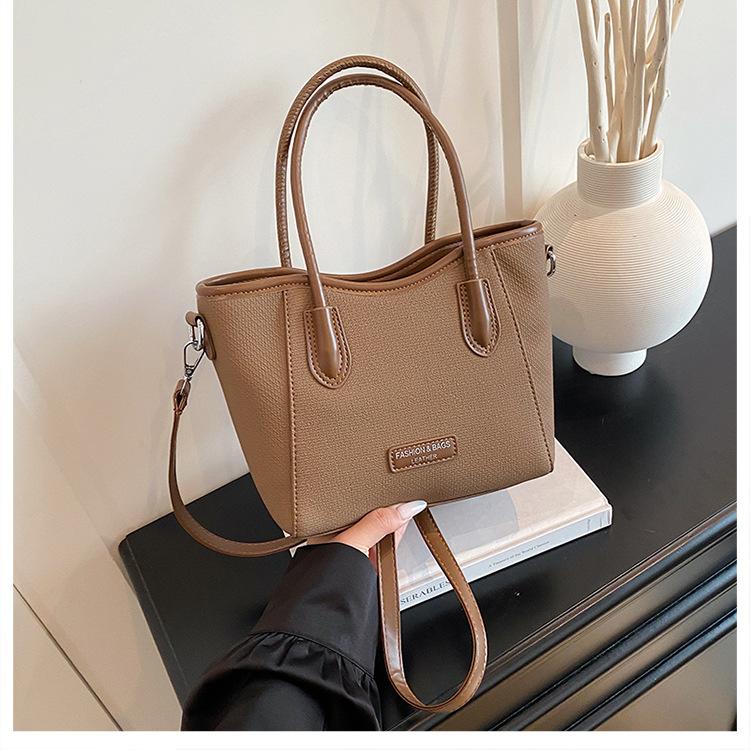 

Ретро сумка большой вместимости женская 2025 новая осенне-зимняя универсальная зарубежная дорожная сумка через плечо популярная сумка-тоут хаки