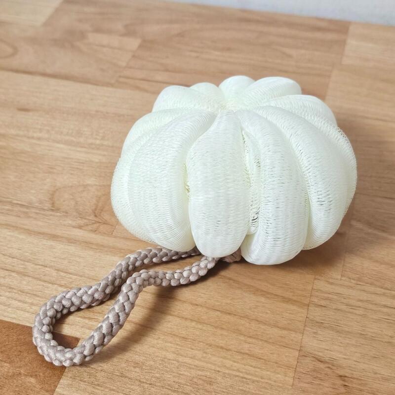 Pumpkin-shaped beige king shower ball