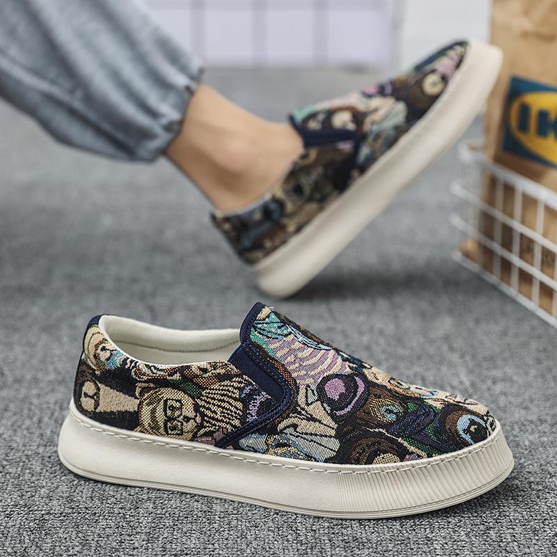 Super Light Athletic Canvas For Men Fashion Hard-Wearing Slip-On Male Footwear Breathable Casual Men  Embroidery Sneakers New