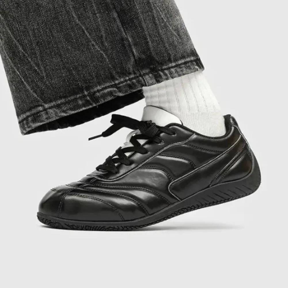 

New Women Retro Casual Low Top Running Sneakers Anti-slip Wear-resistant Shoes Outdoor Fashion Lace Up Sneakers De Mujer 44