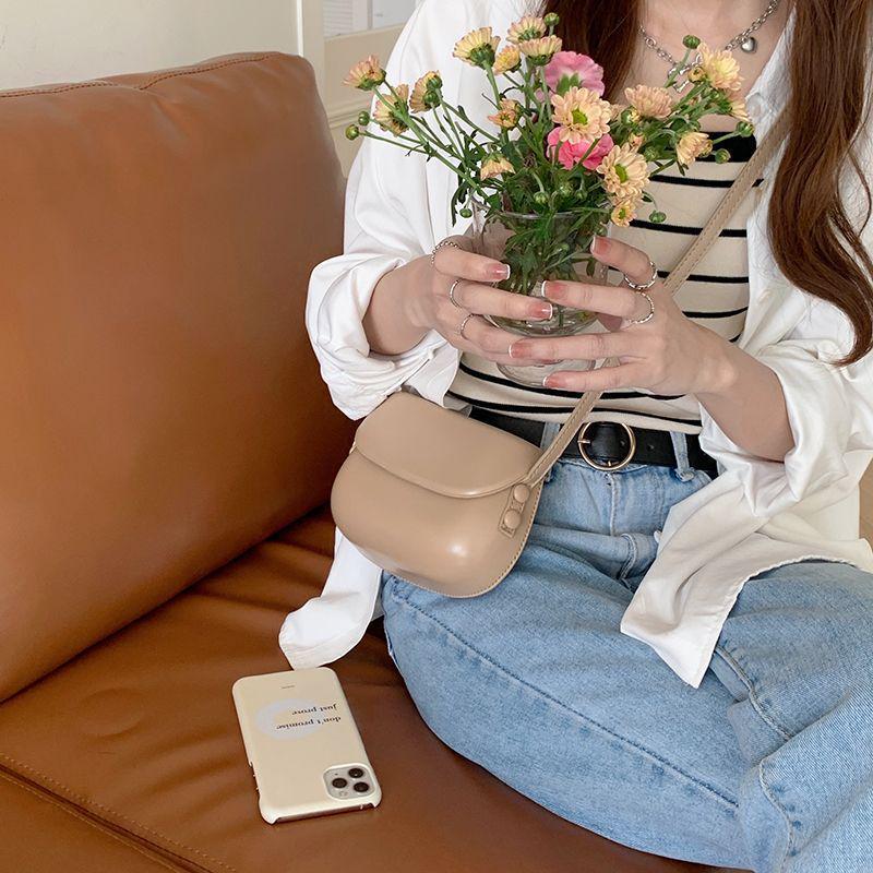 Women's Retro Red Saddle Handbag: Spring/Summer 2026 Collection - High-End, Versatile, and Simple Phone Bag