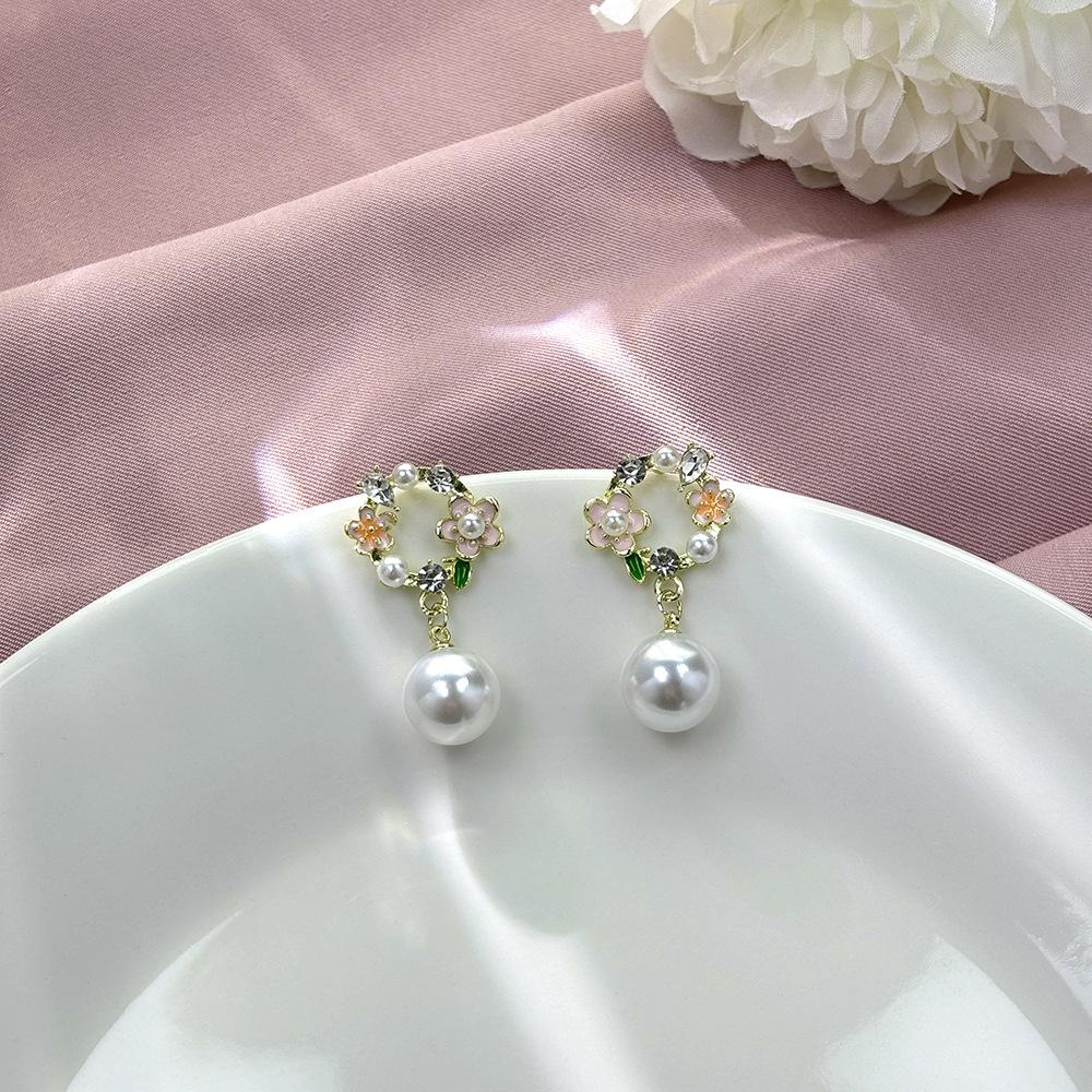 

Розовые серьги с жемчугом в виде цветка - Дизайн высокого класса с серебряной иглой