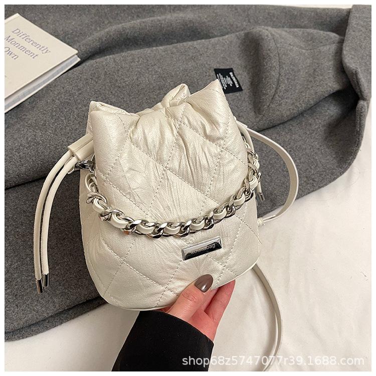 

High-end light luxury soft leather bag live broadcast super hot thick chain handbag diamond lattice crossbody bag 2025 shoulder bucket bag білий