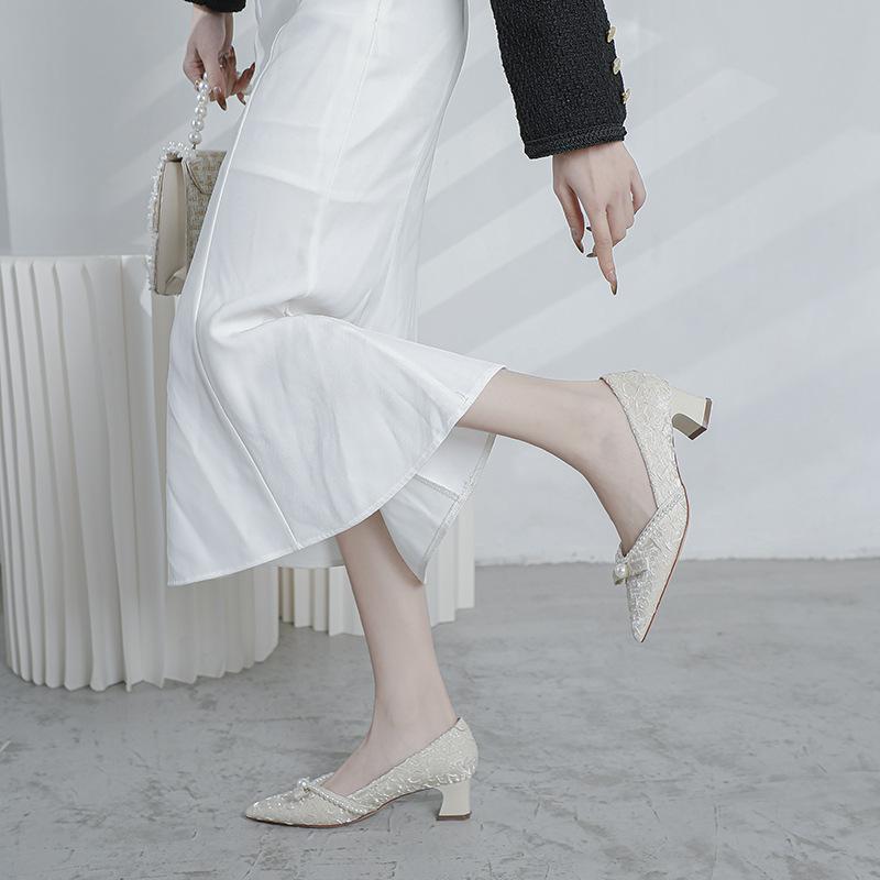 Korean Version Bow Pearl Chain Medium Heel Women's Shoes Fairy Style Temperament High Heels Pointed Thick Heel Temperament Single Shoes Women