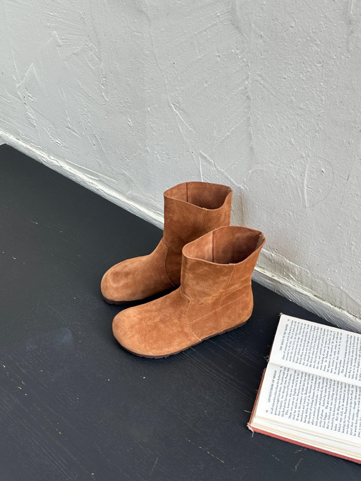 

Ретро круглый носок матовая кожа толстая подошва универсальные короткие ботинки 2025 осень и зима нишевый дизайн поворачивающая волосы и стройнящая fla 40 коричневый