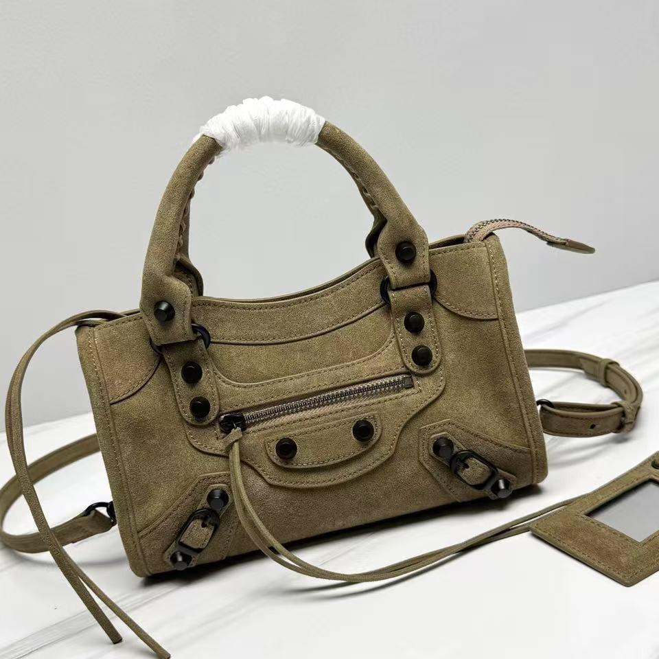 2025 New Rivet Crossbody Bag One Shoulder Handbag Motorcycle Bag Cross-border Women's Bag Large Capacity Bag