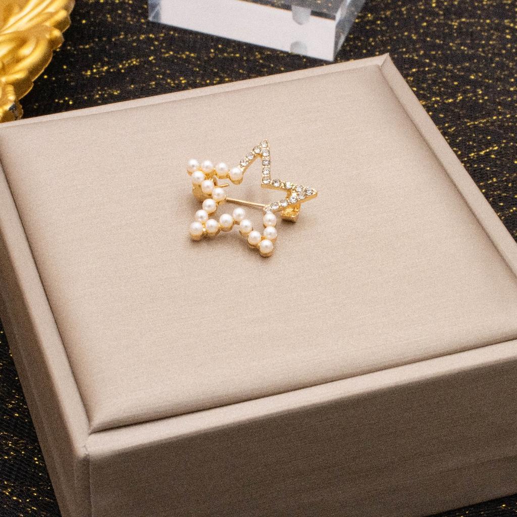 Stainless Steel Brooches for Women Hypoallergenic Light Luxury Jewelry Daily Party