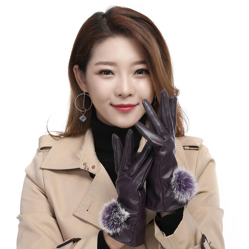 

Новые перчатки из искусственной кожи для женщин на осень и зиму, а также бархатные и утолщенные перчатки для езды на велосипеде на открытом воздухе, защищающие от холода и тепла, с сенсорными экранами и меховыми шариками One size