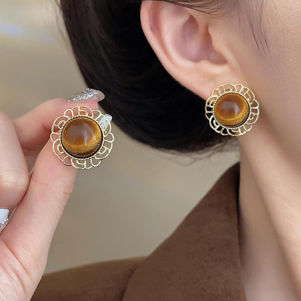 Autumn Retro Amber Stud Earrings - 2025 New Stylish High-End Design for Women
