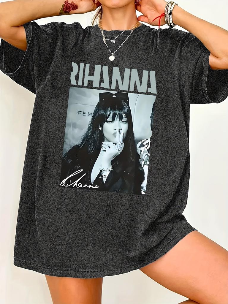 T-shirt a Manica Corta con Fantasia Retro di Rihanna - Maglietta Casual alla Moda con Ritratto Iconico e Stampa della Firma, Regalo Perfetto per gli Amanti della Musica