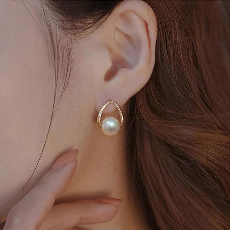 

Минималистичные и модные серьги с жемчугом и каплями воды в корейском дизайне. Чувство и элегантность серебряных игольчатых серег, новые модные серьги