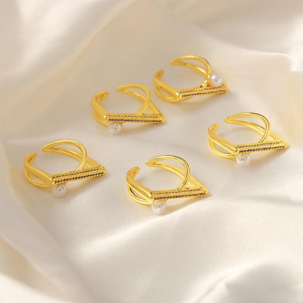 European & American Luxury Women's Ring with Zircon, Pearl, and Gold-Plated Copper Design.