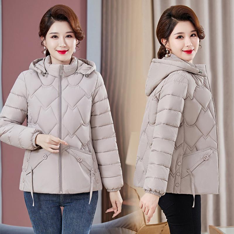 Mom's Winter Thickened Cotton Coat, Large Size, Middle-aged and Elderly Women's Clothing, Light and Short Cotton Coat for Small People