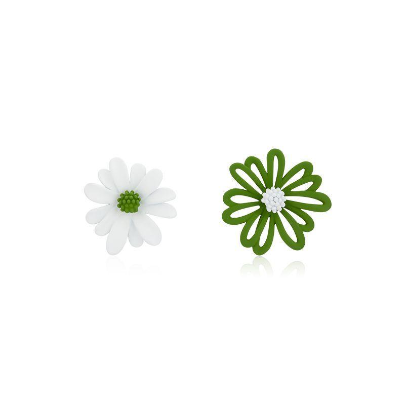Elegant Asymmetrical Daisy Flower Stud Earrings Are A Charming Gift for Women.