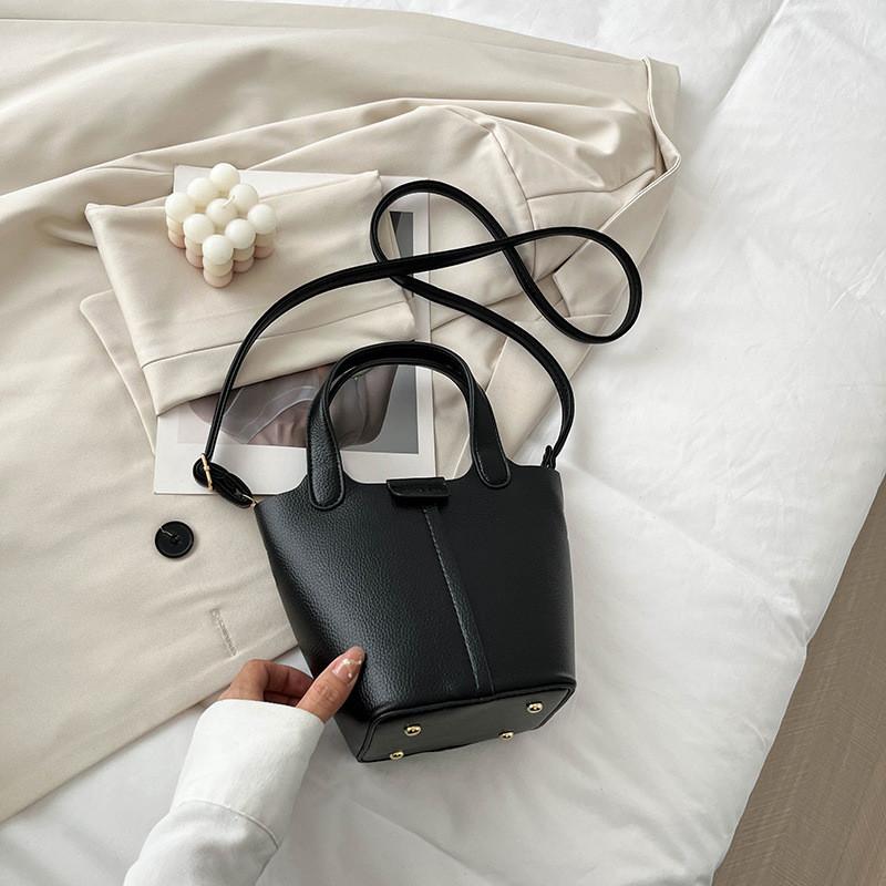Stilvolle Koreanische Mode Damen Eimer Tasche In Schwarz Weiß Grün Und Rosa Farben Für Lässigen Alltagsgebrauch