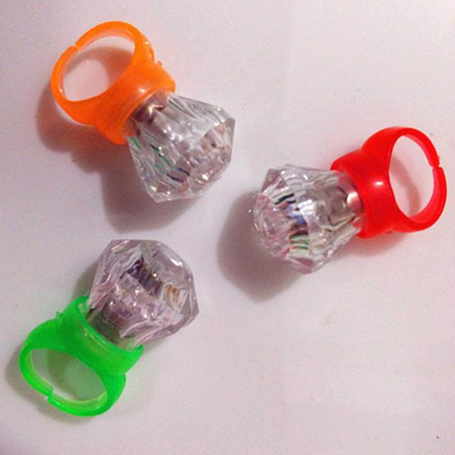 Plastic Diamond Shape Led Finger Ring Light-up Toys Mix Colors Light Simulation Kids Toy Party Decoration