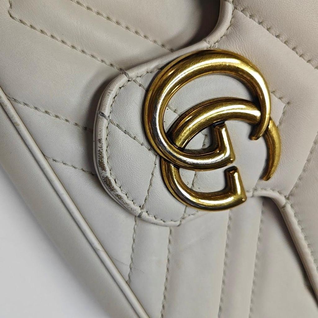 [Pre-Owned] GG Marmont Gold Logo Distressed Quilted Leather Mini Crossbody Bag - Good #1OSS75K