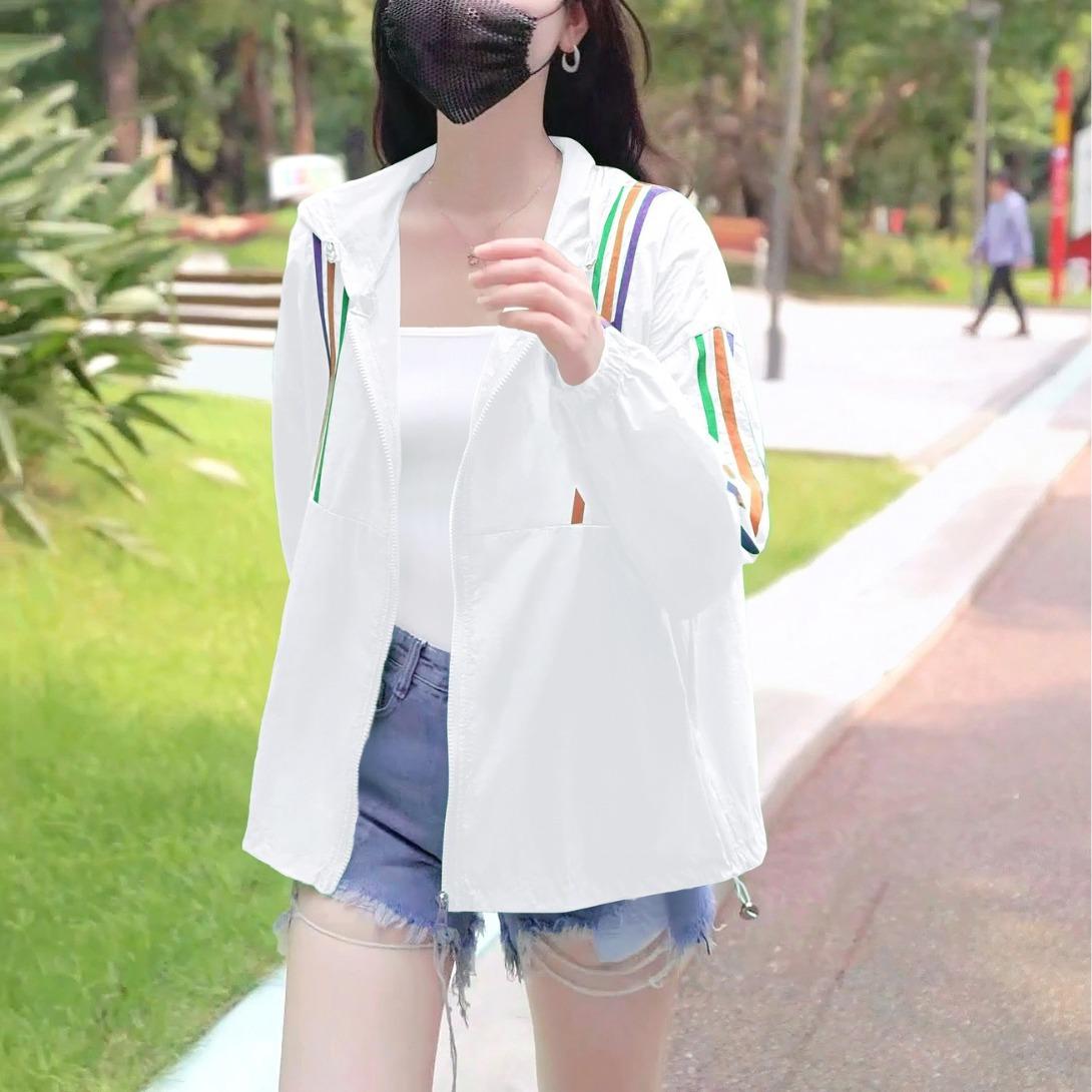 

Повседневная универсальная контрастная цветная куртка с капюшоном и солнцезащитным экраном, летняя свободная дышащая куртка-кардиган M белый
