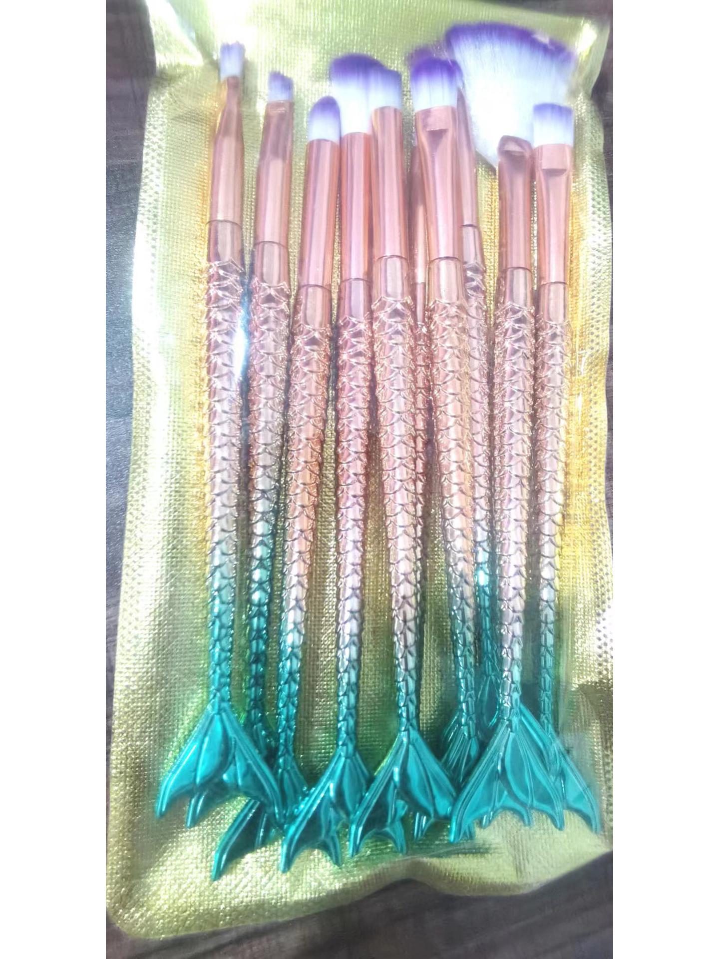 Четырехцветный набор кистей для макияжа русалки - 10 градиентных кистей в форме рыбьего хвоста
