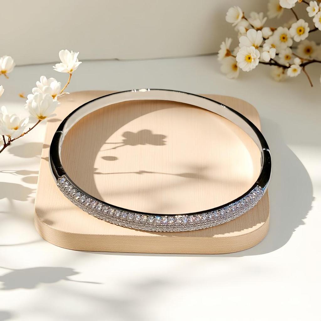 Luxurious Zirconia Crystal Bracelet: Shiny, High-End, Versatile, and Stylish Hand Jewelry