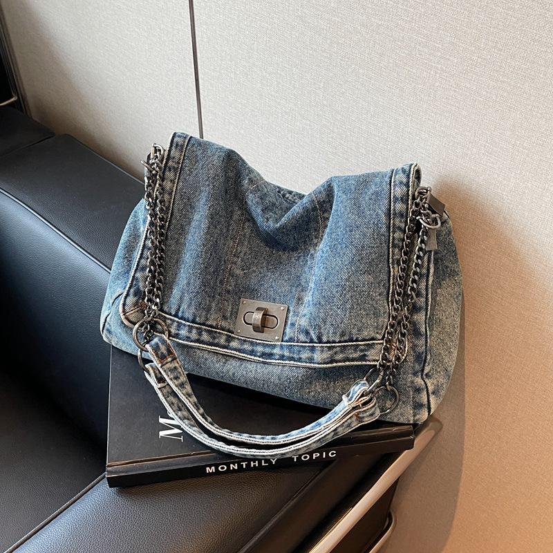 Retro casual denim bag women's 2026 new sense chain shoulder bag large capacity commuter tote bag