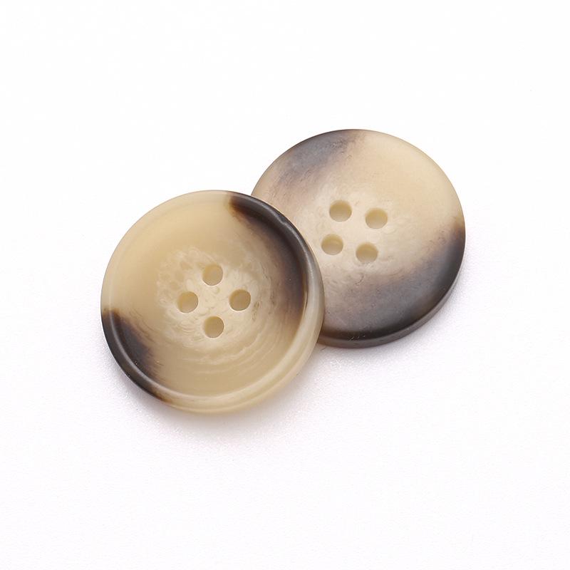 

Черная ветровка с круглыми пуговицами из смолы с четырьмя ушками