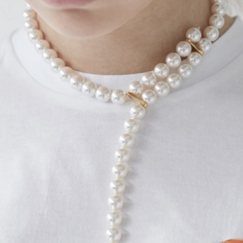 MONDAY EDITION cross-ended pearl necklace