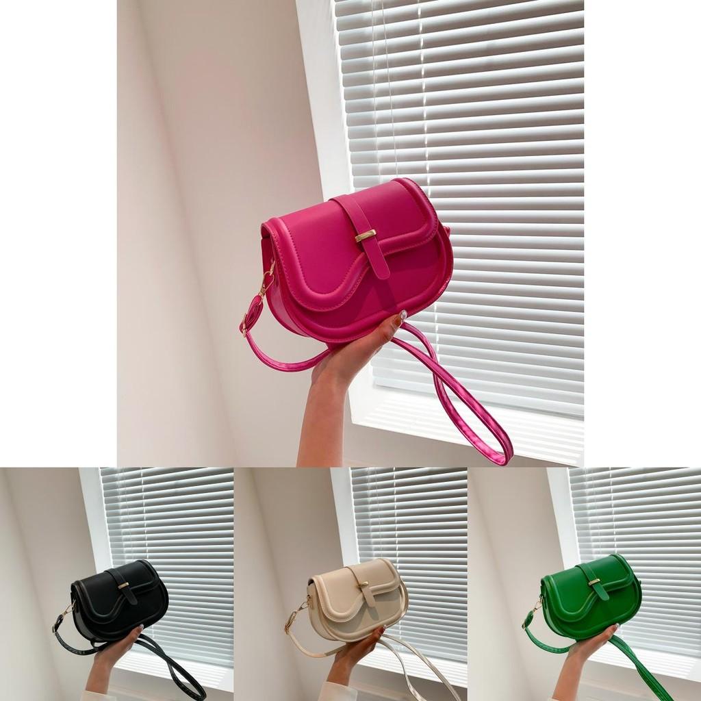 Trendige Stilvolle Satteltasche Für Damen Mit Schickem Minimalistischem Design Und Weicher Textur