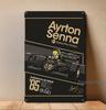 Ayrton Senna Estoril Gara F Poster Metallico Segno da Collezione Dimensioni