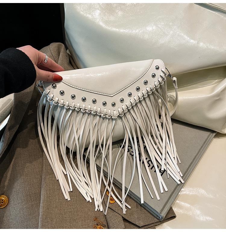 

Трендовые женские сумки, новые сумки с бахромой, сумки через плечо, сумки-мессенджеры, клатчи, модные и персонализированные квадратные сумки. белый