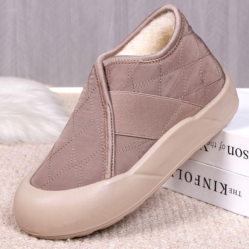 Winter new fashionable women's cotton shoes piled and thickened to keep warm, soothing, non-slip and lightweight casual mother cotton boots