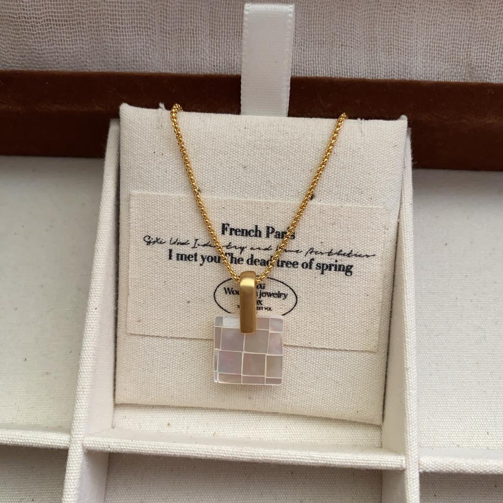 French Square Mosaic Square Hong Kong Style Shell Simple Necklace Collarbone Chain Fashionable Commuter Versatile Necklace