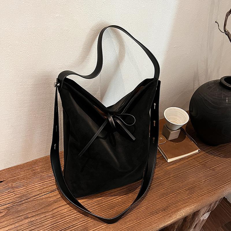 Casual bag women's high-end sense popular bow shoulder bag large-capacity commuter messenger bucket bag