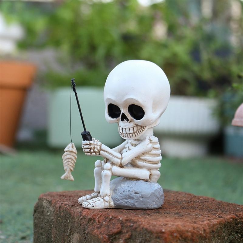 Outdoor Resins Halloween Skeleton Fisherman Sculpture With Shaking Head Design For Garden Patios Pond Decoration Gift